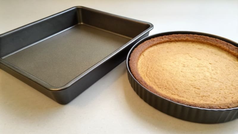 Baking Pan Thickness Comparison A thick baking pan next to a thin one, showing the difference in gauge